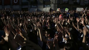 grito-cerrado-manifestacion-Olmo-Calvo_EDIIMA20130512_0309_13